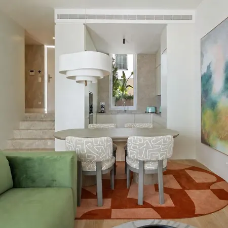 1-bedroom Townhouse With Rooftop In *