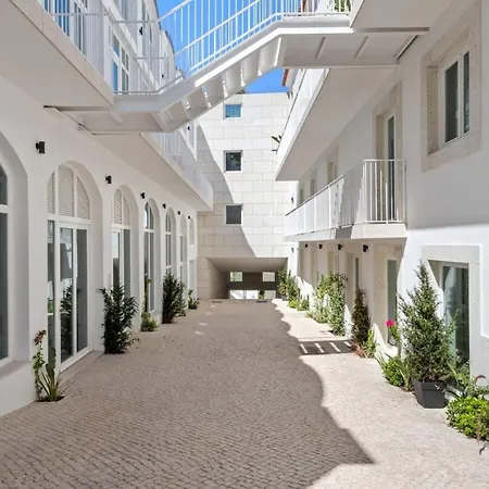 1-bedroom Townhouse With Rooftop In *